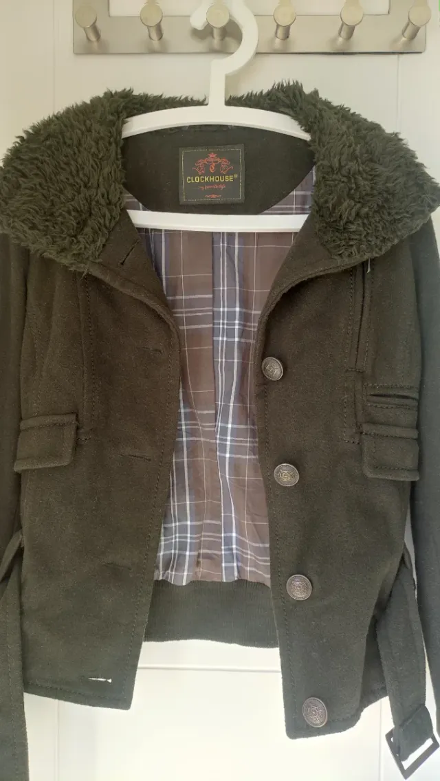 Chaqueta verde militar con pelo
