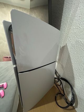 Consola PS5 + 2 Mandos con fundas color rosa 