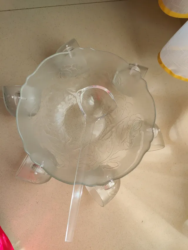 Ponchera Antigua con Vasos y Cucharón