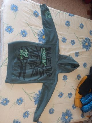 Sudadera con capucha gráfica