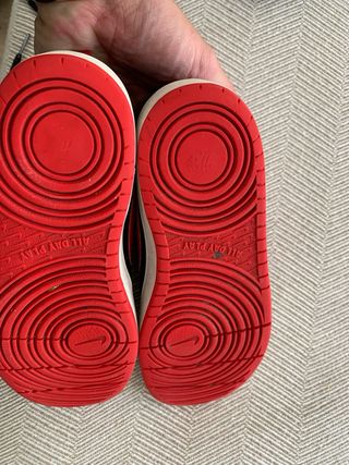 Zapatillas Nike Baloncesto Negras y Rojas