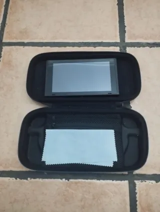 Nintendo Switch 2017 sin mando + Funda