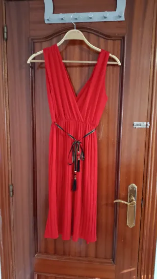 Vestido rojo brillante