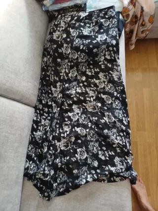 Falda tubo midi dorada 