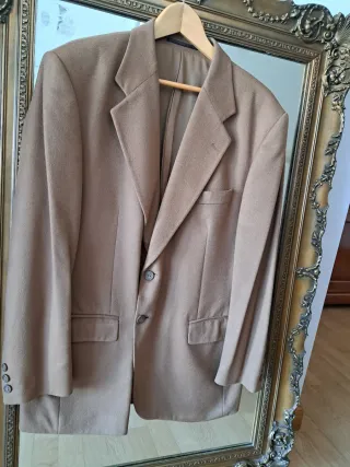 Americana de cashemere color camel