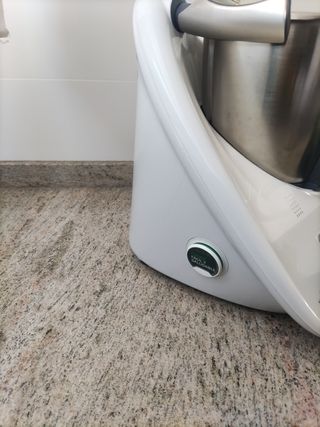Thermomix TM5 con accesorios y bolsa