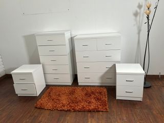 Camera da letto bianca: Commode, Sinfonier, 2 tavolini