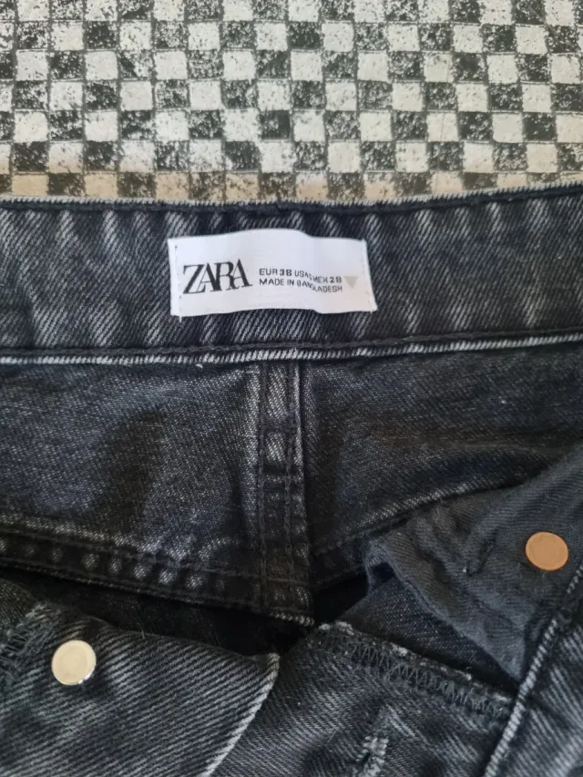 Pantalones vaqueros grises cortos