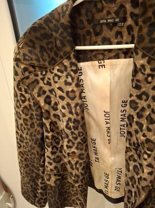 Chaqueta americana Jota Mas Ge estampado leopardo