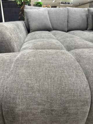 Sofá modular gris diseño moderno