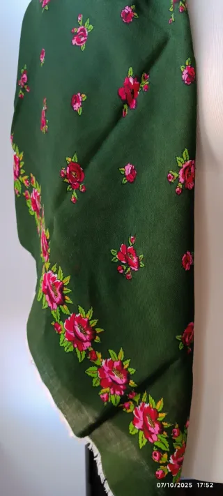 Foulard verde con rose