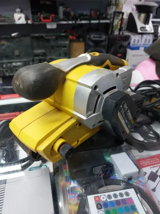Lijadora de banda Powerplus 950W