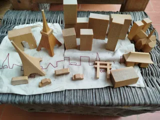 Giocattoli in legno: città e monumenti
