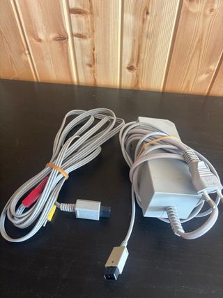 Nintendo Wii Cables y Adaptador de Corriente