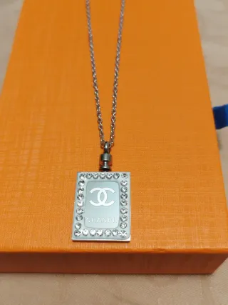 Collar Chanel Plata y Blanco