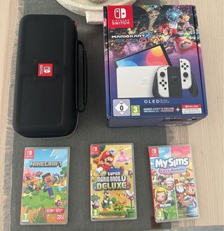 Nintendo Switch OLED + Mario Kart 8 Deluxe + funda