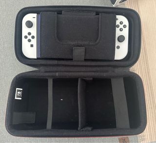 Nintendo Switch OLED + Mario Kart 8 Deluxe + funda