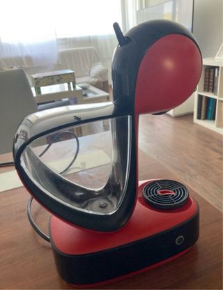 Cafetera Dolce Gusto Delonghi Roja