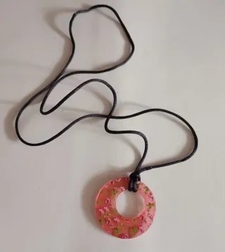 Collana con ciondolo floreale