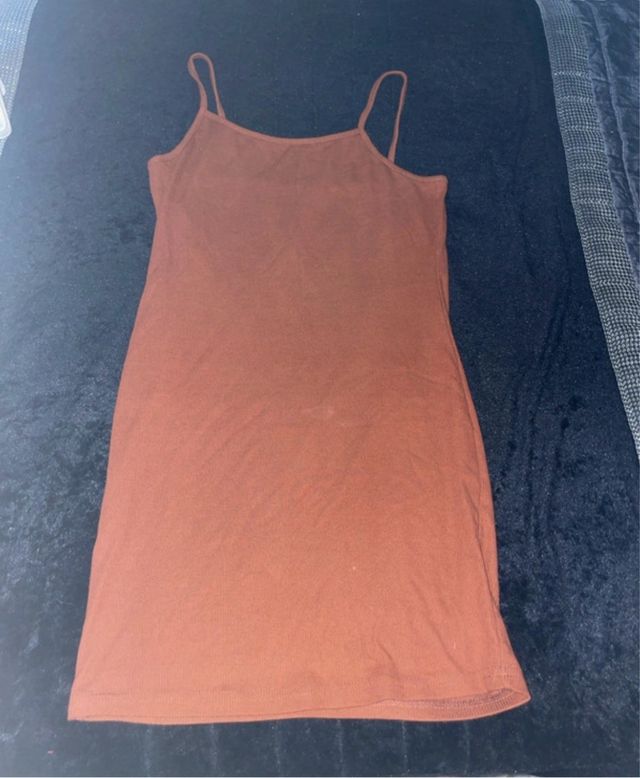 Vestido de tirantes marrón 