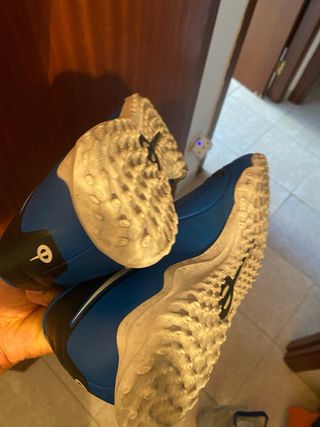 Zapatillas de fútbol para césped artificial