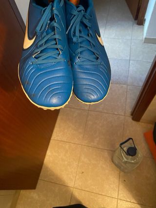 Zapatillas de fútbol para césped artificial