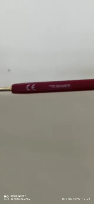 Gafas de sol redondas doradas y moradas