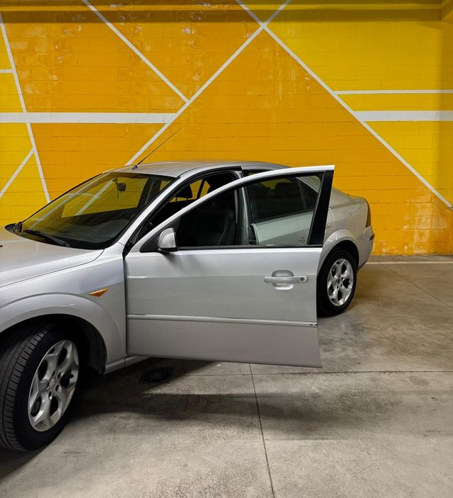 FORD Mondeo 1.8i Trend