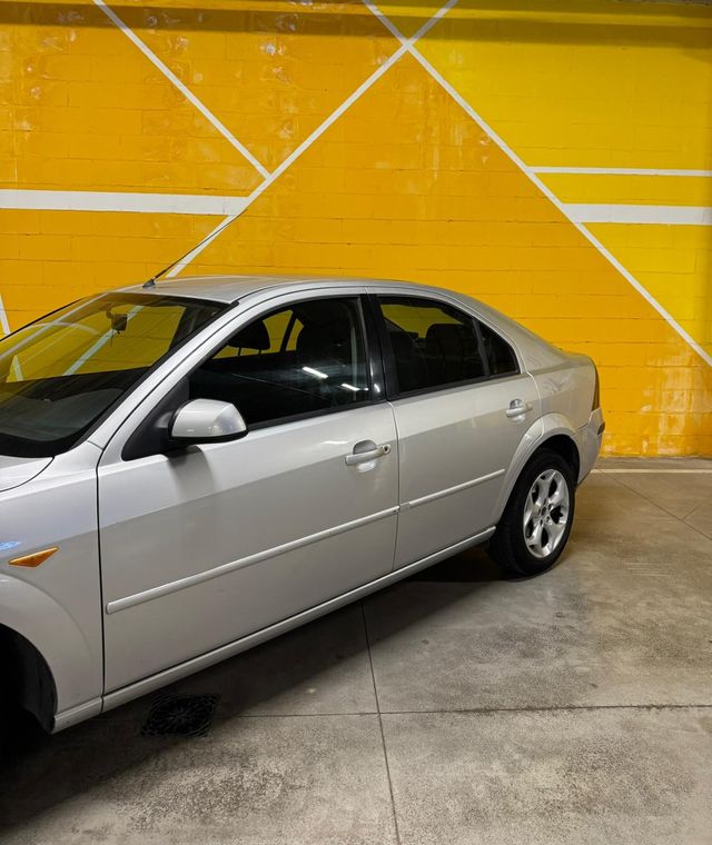FORD Mondeo 1.8i Trend
