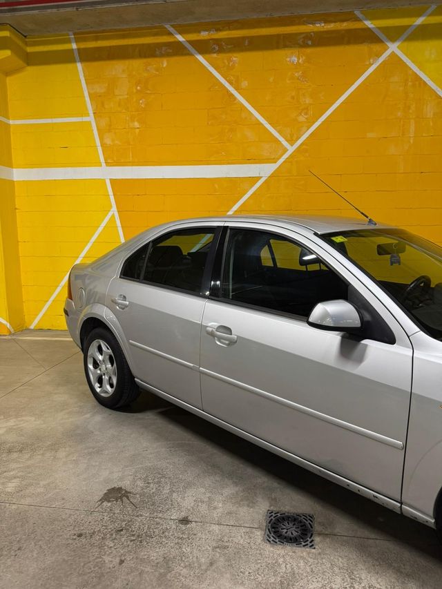 FORD Mondeo 1.8i Trend
