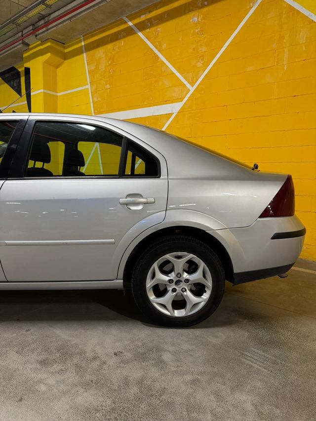 FORD Mondeo 1.8i Trend