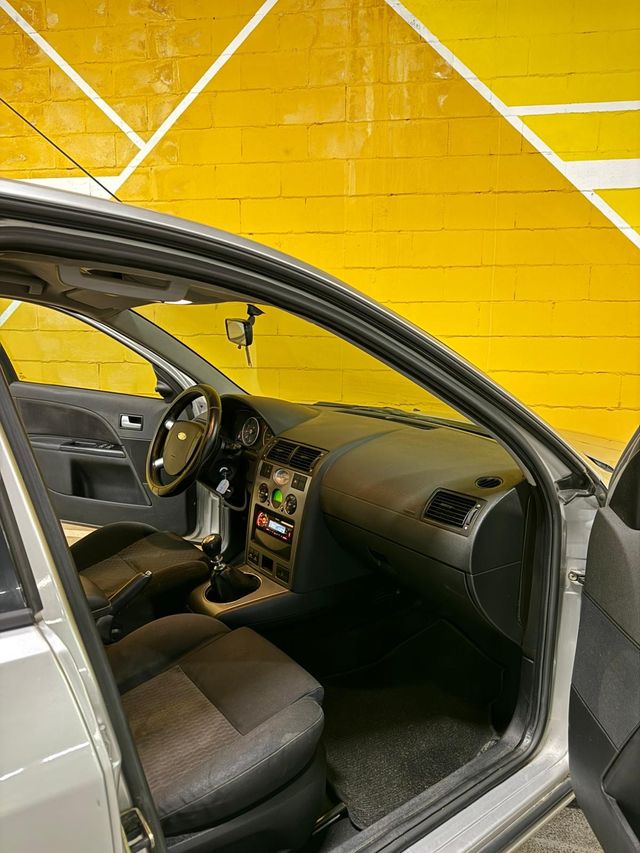 FORD Mondeo 1.8i Trend