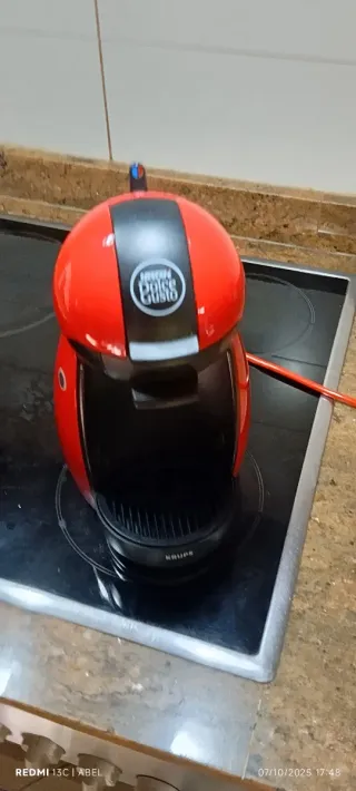 Cafetera Dolce Gusto Roja