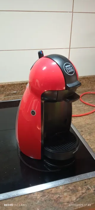 Cafetera Dolce Gusto Roja