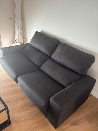 Sofá de tela gris