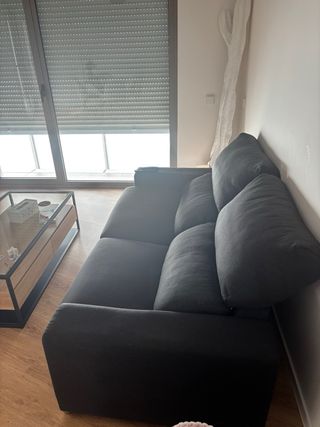 Sofá de tela gris