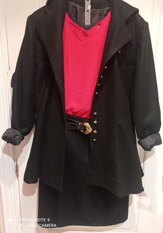 Traje chaqueta y falda negro. Nuevo. Talla 42.