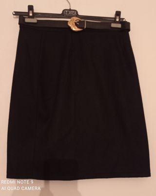 Traje chaqueta y falda negro. Nuevo. Talla 42.