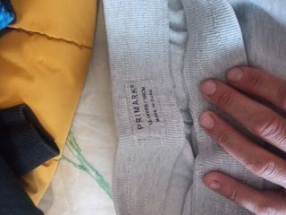 Pantalones deportivos azul y gris