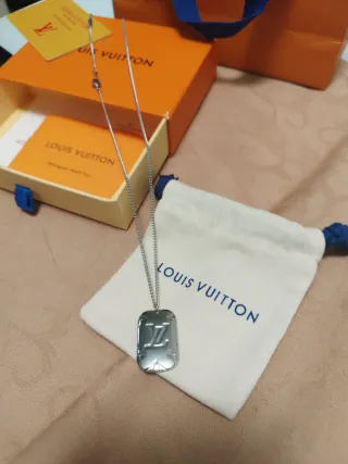 Collar Louis Vuitton plateado