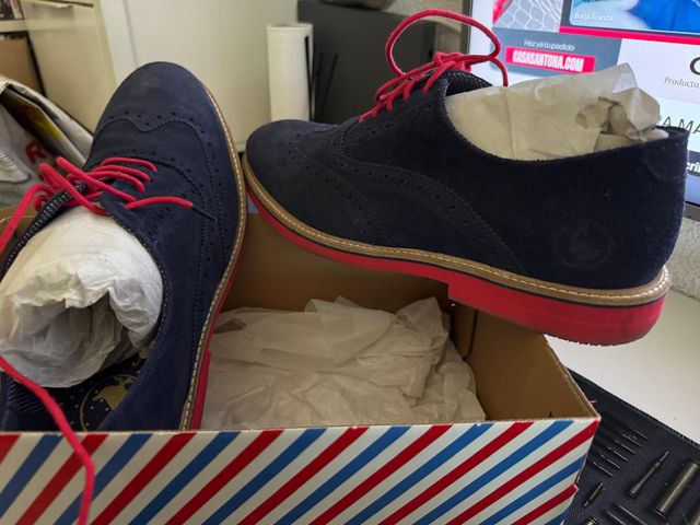 Zapatos El Ganso Azul Marino con Cordones Rojos