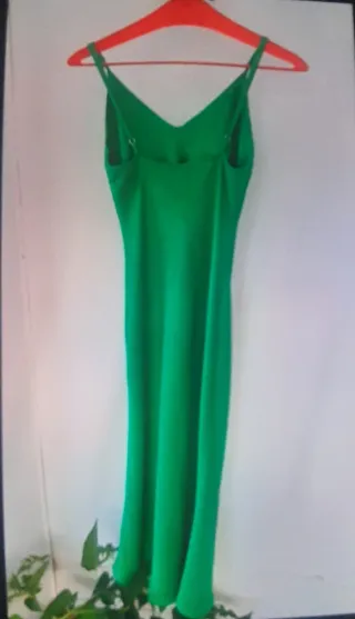 Vestido Bershka verde satinado talla M