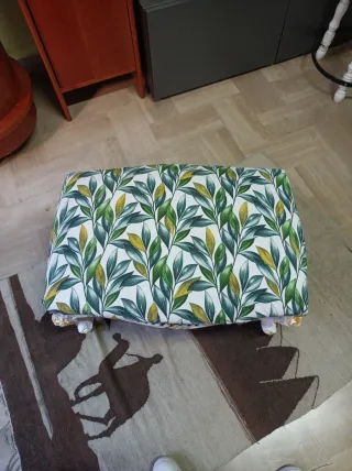 Pouff classico con fantasia floreale