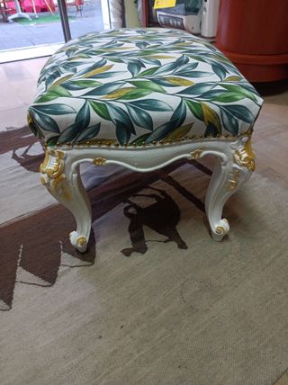 Pouff classico con fantasia floreale