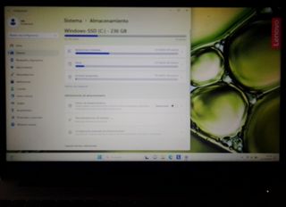Ordenador portátil Lenovo + ratón. 15 pulgadas.