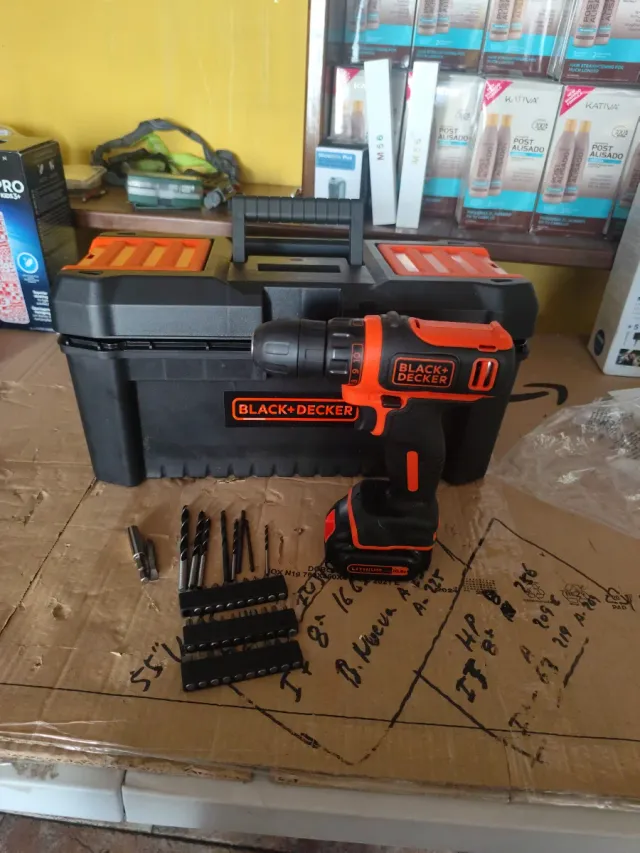 Taladro Atornillador BLACK+DECKER BDCDD121KA
