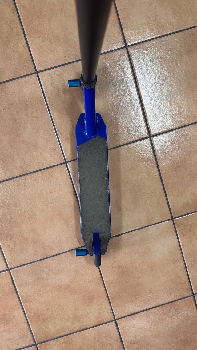 Patinete azul marca venice