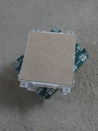 Registro plástico para pavimento