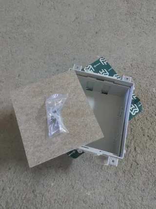 Registro plástico para pavimento