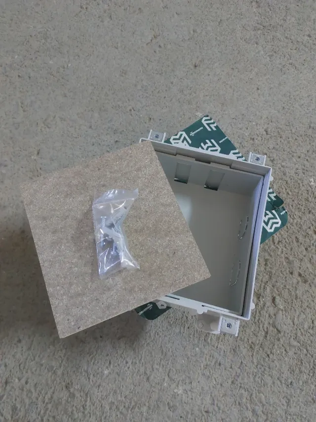 Registro plástico para pavimento